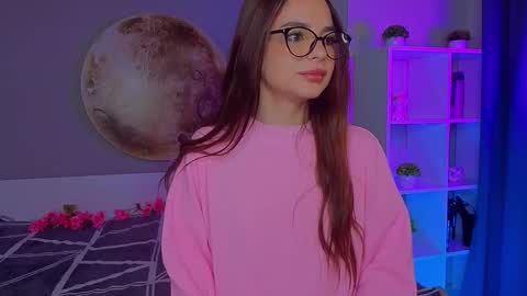 Sophie online show from 03-25-26, 07:09