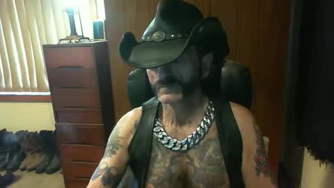 leathergreaser online show from 10-20-25, 08:42