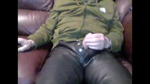 leatherpants68 online show from 11-06-25, 08:43