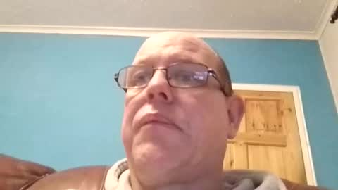 Snapshot of leatherpants68 chatting on 01-31-26, 07:11 leatherpants68 online show from 01-31-26, 07:11