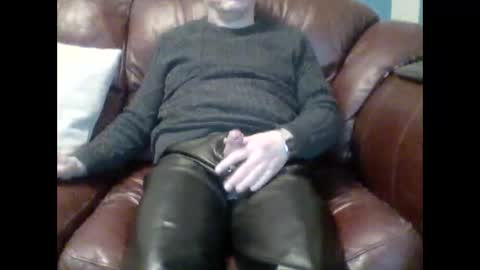 Snapshot of leatherpants68 chatting on 02-22-26, 07:56 leatherpants68 online show from 02-22-26, 07:56