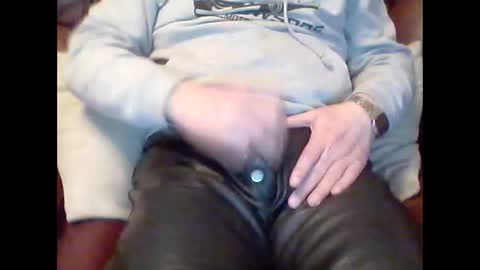 Snapshot of leatherpants68 chatting on 03-12-26, 10:27 leatherpants68 online show from 03-12-26, 10:27