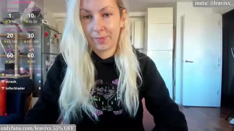 LeaVixx online show from 10-24-25, 10:00