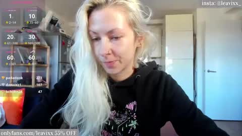 LeaVixx online show from 10-25-25, 02:02