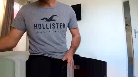 Snapshot of lebrun1985 chatting on 10-26-25, 10:10 lebrun1985 online show from 10-26-25, 10:10