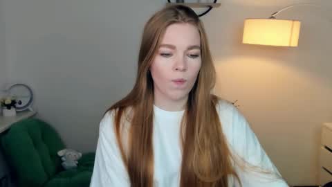 Snapshot of ledacopus chatting on 11-27-25, 08:55 Lilly online show from 11-27-25, 08:55