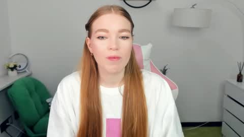 Snapshot of ledacopus chatting on 11-28-25, 07:49 Lilly online show from 11-28-25, 07:49