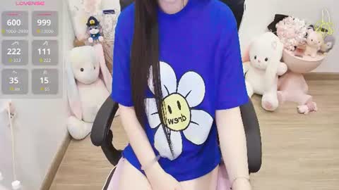 Snapshot of lee_cute18 chatting on 07-18-26, 12:15 Lee online show from 07-18-26, 12:15