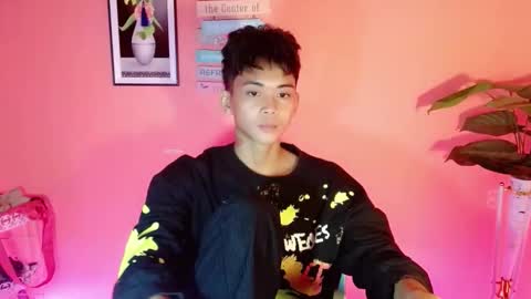 Snapshot of leemoreno18 chatting on 10-19-25, 06:08 leemoreno18 online show from 10-19-25, 06:08