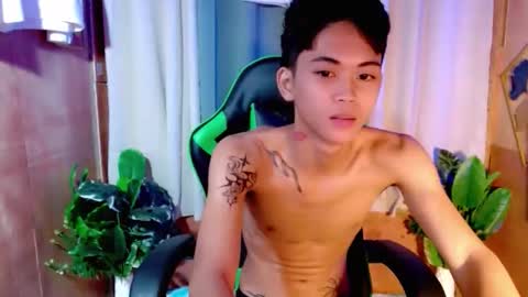 Snapshot of leemoreno18 chatting on 10-27-25, 06:23 leemoreno18 online show from 10-27-25, 06:23