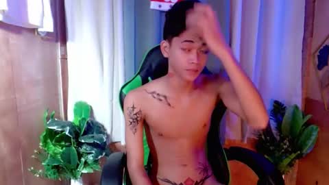 Snapshot of leemoreno18 chatting on 10-28-25, 05:37 leemoreno18 online show from 10-28-25, 05:37