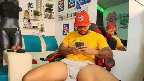 leenar_key online show from 12-16-25, 03:06