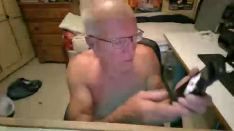 Snapshot of leezimmerman200 chatting on 05-04-26, 06:09 leezimmerman200 online show from 05-04-26, 06:09