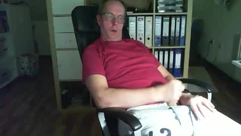 Snapshot of lefti27 chatting on 01-11-26, 04:12 Dave online show from 01-11-26, 04:12