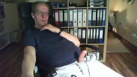 Snapshot of lefti27 chatting on 01-18-26, 12:25 Dave online show from 01-18-26, 12:25