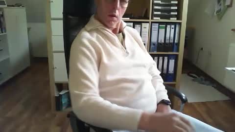 Snapshot of lefti27 chatting on 02-15-26, 11:19 Dave online show from 02-15-26, 11:19