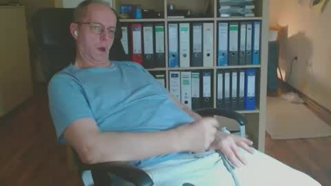 Snapshot of lefti27 chatting on 02-19-26, 11:23 Dave online show from 02-19-26, 11:23