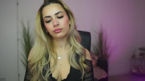 LegallyBlonde18 online show from 04-10-26, 12:54