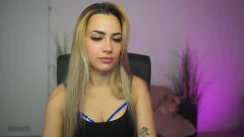 LegallyBlonde18 online show from 04-14-26, 12:33