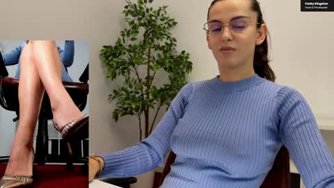 Snapshot of legswattitude chatting on 11-04-25, 08:46 Elle online show from 11-04-25, 08:46