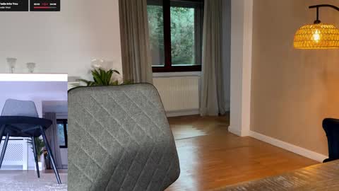 Snapshot of legswattitude chatting on 12-05-25, 01:31 Elle online show from 12-05-25, 01:31