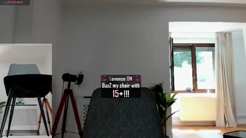 Snapshot of legswattitude chatting on 07-28-26, 08:43 Elle online show from 07-28-26, 08:43