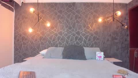 LEIGH ANGELS online show from 11-17-25, 10:04