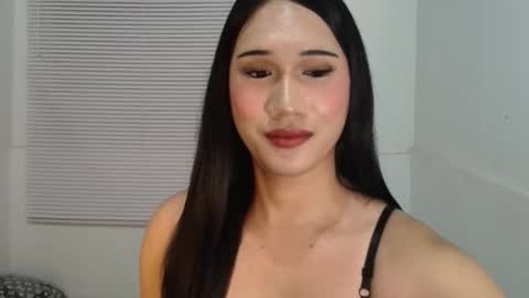 Snapshot of leighs_celine chatting on 02-12-26, 04:57 leighs_celine online show from 02-12-26, 04:57