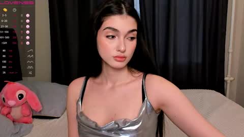 Leila online show from 04-25-26, 12:52