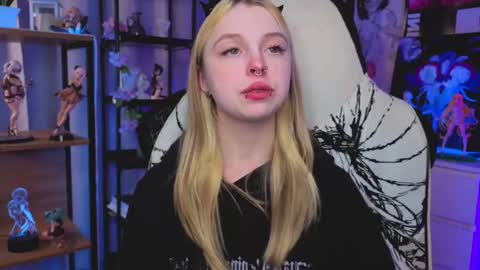 Snapshot of leiladwight chatting on 12-05-25, 04:14 Leila online show from 12-05-25, 04:14