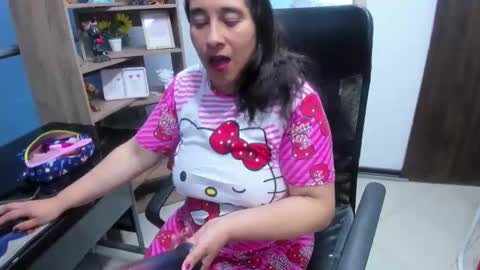 Leila online show from 05-12-26, 11:51