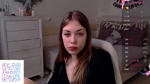 Snapshot of leilavanillla chatting on 12-15-25, 02:49 Leila online show from 12-15-25, 02:49