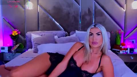 Snapshot of lellie_ chatting on 09-10-25, 03:34 Carlaa online show from 09-10-25, 03:34