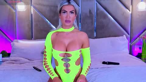 Snapshot of lellie_ chatting on 09-24-25, 05:27 Carlaa online show from 09-24-25, 05:27