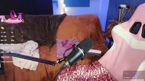 Junie 3 online show from 11-25-25, 07:47