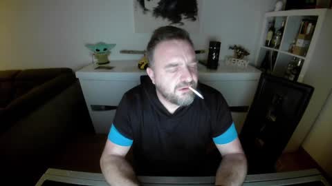 Snapshot of lemouth006 chatting on 02-11-25, 06:01 Ange online show from 02-11-25, 06:01