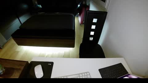 Snapshot of lemouth006 chatting on 03-08-25, 09:06 Ange online show from 03-08-25, 09:06