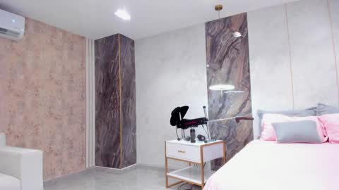 Snapshot of lenathompson chatting on 01-25-25, 04:34 Lenathompson online show from 01-25-25, 04:34