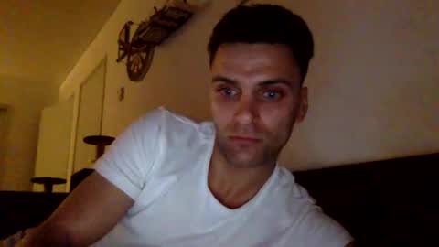 Snapshot of lendariokiss chatting on 10-04-25, 12:19 Armando online show from 10-04-25, 12:19