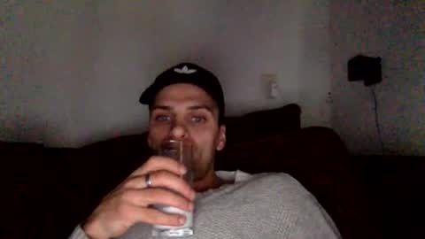 Snapshot of lendariokiss chatting on 11-01-25, 11:34 Armando online show from 11-01-25, 11:34