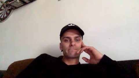 Snapshot of lendariokiss chatting on 11-12-25, 12:05 Armando online show from 11-12-25, 12:05