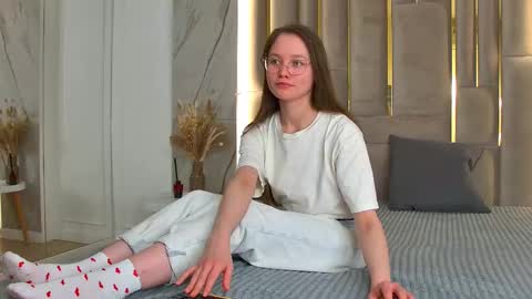 Lenesse online show from 03-18-26, 09:23