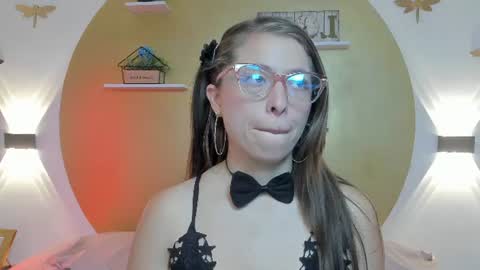 Snapshot of lenna_phillips chatting on 06-18-26, 11:25 Lenna online show from 06-18-26, 11:25