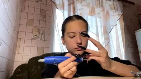 Hellomy name is Natalyits my first day here nice to meet you Give me 50 thumbs ups online show from 04-21-26, 03:02