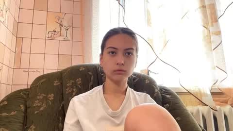 Hellomy name is Natalyits my first day here nice to meet you Give me 50 thumbs ups online show from 05-01-26, 04:17