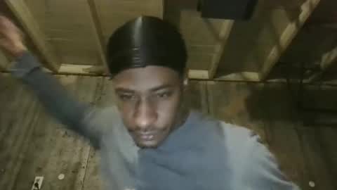 leo199984 online show from 12-16-25, 03:33