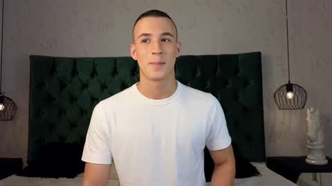 Snapshot of leo_delvey chatting on 02-16-25, 02:42 leo online show from 02-16-25, 02:42