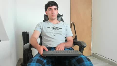 Snapshot of leo_jones389 chatting on 05-07-26, 06:35 Leo Jones online show from 05-07-26, 06:35