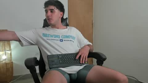 Snapshot of leo_jones389 chatting on 06-11-26, 08:51 Leo Jones online show from 06-11-26, 08:51