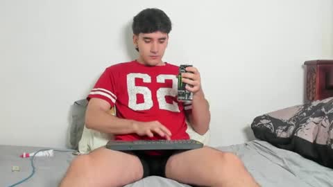 Snapshot of leo_jones389 chatting on 06-18-26, 01:39 Leo Jones online show from 06-18-26, 01:39